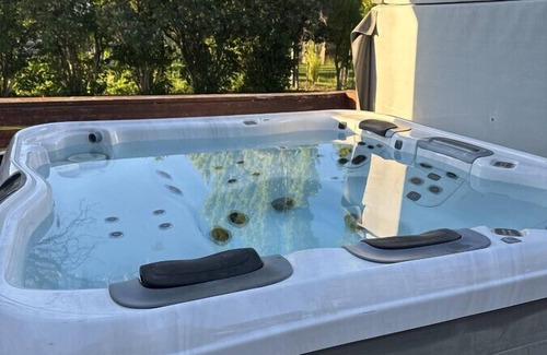 Garden City Casa | Pet Friendly-Private Hot tub! Fresh Remodel! Arcades! Grass Yard! Walk 2 Lake!