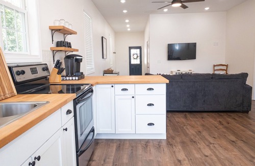 Pacific Casa | Pet Friendly - Private Home - Fenced Yard