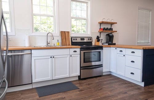 Pacific Casa | Pet Friendly - Private Home - Fenced Yard