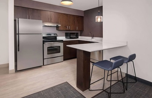 Alpharetta Complejo | Pet-friendly Property! Relaxing 2BR Suites with Full Kitchen, Free Breakfast!