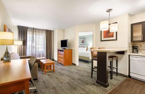 Carmel Mountain Ranch Hotel | Pet-Friendly Property w/ Outdoor Pool, Parking, Near San Diego Sights & Airport!