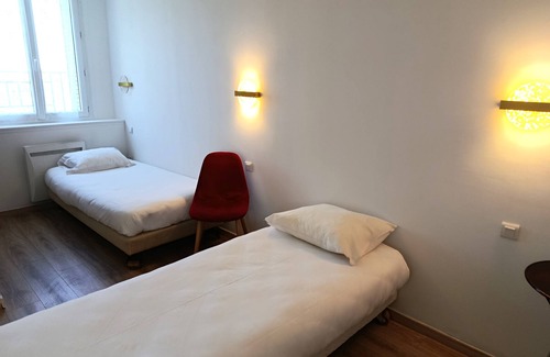 Digne-les-Bains Hotel | Pet-Friendly Room w Parking Close to Local Trails