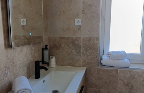 Digne-les-Bains Hotel | Pet-Friendly Room w Parking Close to Local Trails