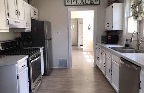 Springfield Casa | Pet friendly remodeled bungalow home just two blocks from Washington Park.