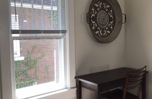Springfield Casa | Pet friendly remodeled bungalow home just two blocks from Washington Park.