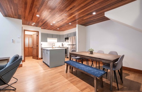 Blackcomb Condominio | Pet friendly | Renovated | Free parking | Spacious