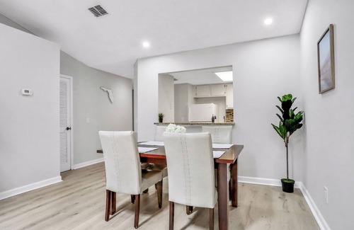 Golden Glades - The Woods Casa | Pet-Friendly Rental, Pool Table, 7 Min to Mayo Clinic!