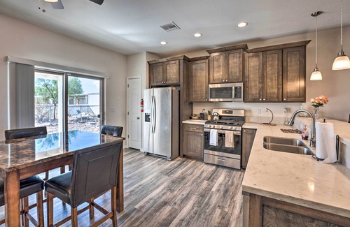 Holiday Shores Casa | Pet-Friendly Retreat - 1 Block to Colorado River!