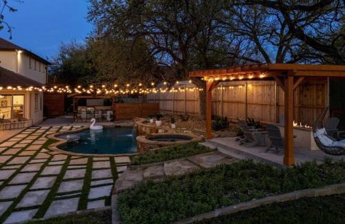 River Ridge Casa | Pet friendly Retreat in Austin with Pool-Backyard