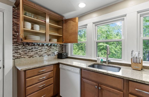 Greenville - Spartanburg Casa | Pet-Friendly Retreat: Porch, Fire Pit, Workspace
