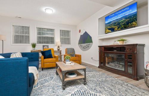 Mount Hood Village Casa | Pet Friendly Retreat Hot Tub & Games On Mt Hood