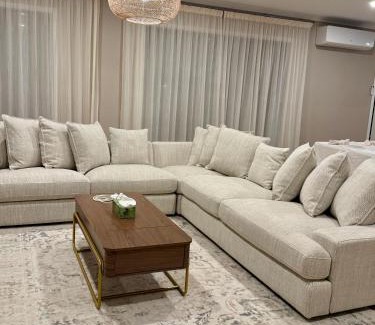 Karaka Casa | Pet Friendly Riverfront Minimalist Karaka Stay Prime Location