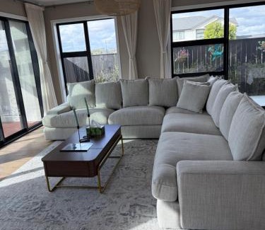 Karaka Casa | Pet Friendly Riverfront Minimalist Karaka Stay Prime Location