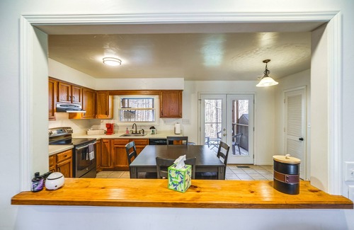 Roanoke Casa | Pet-Friendly Roanoke Home w/ Fire Pit + Grill!