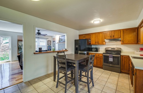 Roanoke Casa | Pet-Friendly Roanoke Home w/ Fire Pit + Grill!