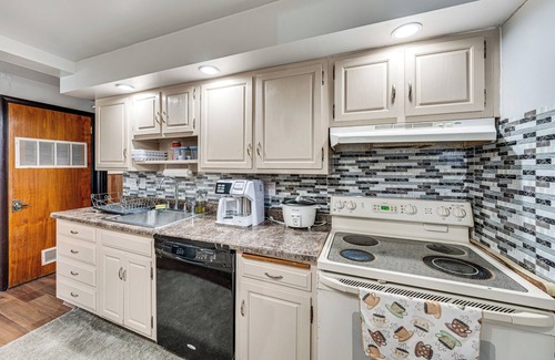 Rockford Casa | Pet-Friendly Rockford Home Near Skiing & Hiking!