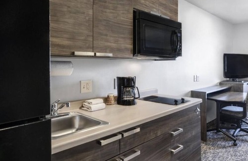 Marion Hotel | Pet-Friendly Room w/ Modern Kitchenette Perfect for Your Marion Getaway