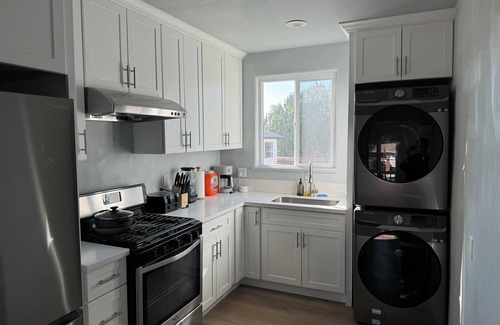 Lamanda Park Casa | Pet friendly-Rose Parade route-2-bedroom house walk to PCC, Cal Tech