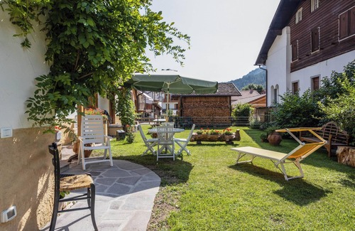 Castello-Molina di Fiemme Apartamento | Apartamento estudio Casa Nicole que admite mascotas con vistas a la montaña, Wi-Fi y jardín