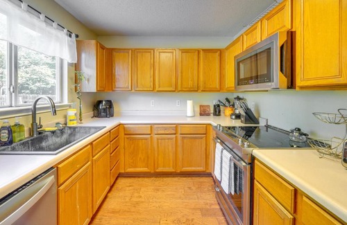 Great Northwest Casa | Pet-Friendly San Antonio Retreat with Private Yard!