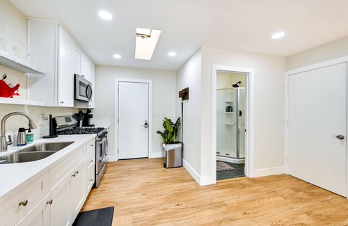 Lincoln Acres Apartamento | Pet-Friendly San Diego Studio ~ 14 Mi to Downtown