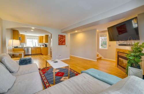 Licton Springs Casa | Pet-Friendly Seattle Townhome Less Than 1 Mile to Lake!