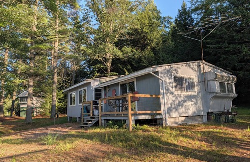 Fitzwilliam Cabaña | Pet-friendly, secluded, & peaceful pond home near Keene & Rindge. Max 3 people.