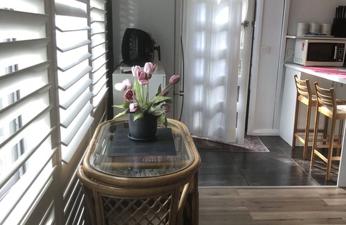 Blairgowrie Cabaña | Alojamiento privado privado que admite mascotas ubicado en un hermoso jardín