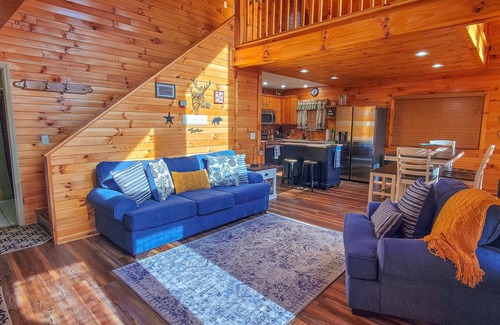 Grassy Creek Cabina | Last Call for Summer Magic in the NC Mountains @ Dream Mountain Delight