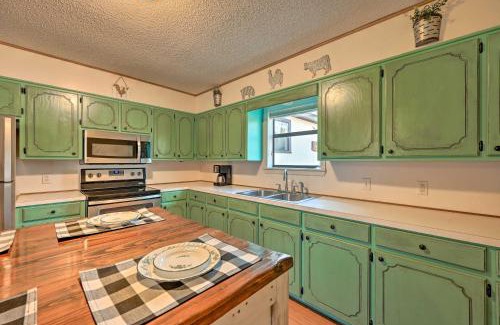 Broken Bow Casa | Pet-Friendly Shady Oaks Broken Bow Gem with Patio!