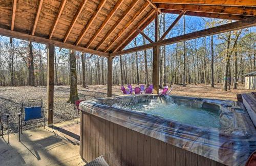 Broken Bow Casa | Pet-Friendly Shady Oaks Broken Bow Gem with Patio!