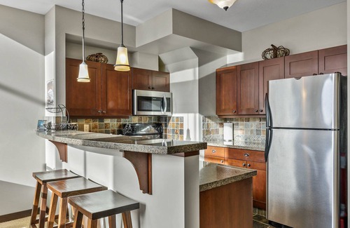 Sun Peaks Condominio | Pet Friendly, Ski In/Ski Out, 3 Bedroom Condo in Stone's Throw!