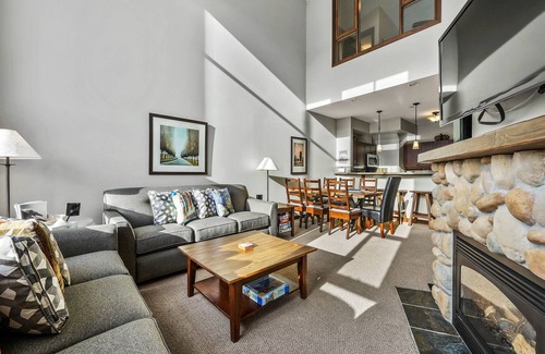 Sun Peaks Condominio | Pet Friendly, Ski In/Ski Out, 3 Bedroom Condo in Stone's Throw!