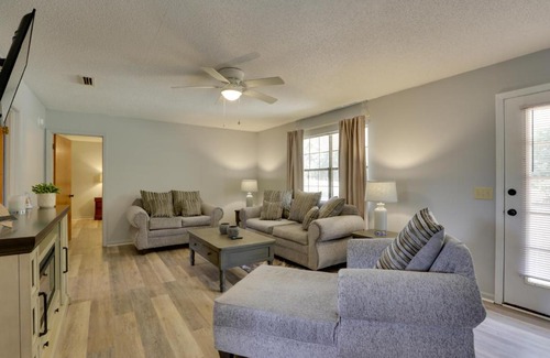 Slocomb Casa | Pet-Friendly Slocomb Vacation Rental with Sunroom!