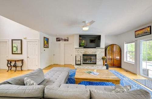 Shinnecock Hills Casa | Pet-Friendly Southampton Paradise with Pool!