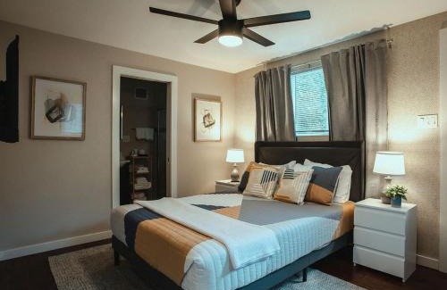 South Side Slopes Apartamento | Pet-Friendly Southside Getaway - Sleeps 12