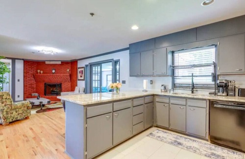 Candler-McAfee Apartamento | Pet-Friendly Spacious Backyard BBQ Grill