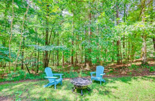 Milledgeville Casa | Pet-Friendly Sparta Retreat Porches and Fire Pit!