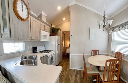 St. Augustine Beach Cabaña | Pet Friendly St. Augustine Cottage - Just 2 blocks from the beach!