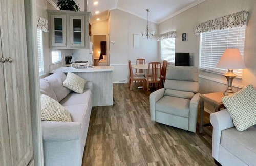 St. Augustine Beach Cabaña | Pet Friendly St. Augustine Cottage - Just 2 blocks from the beach!