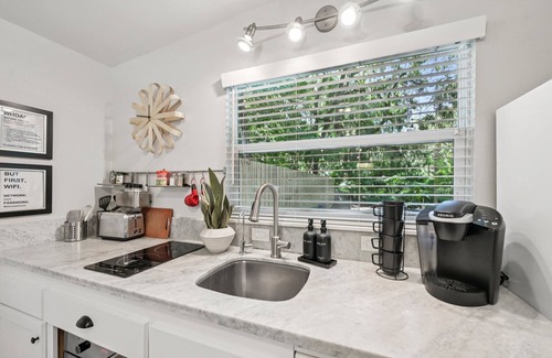 Mandarin Casa | Pet Friendly Studio with Tons of 5 Star Reviews