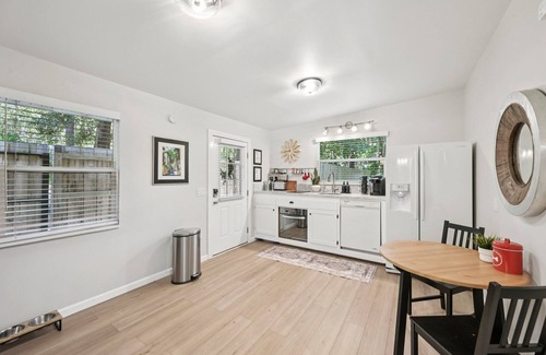 Mandarin Casa | Pet Friendly Studio with Tons of 5 Star Reviews