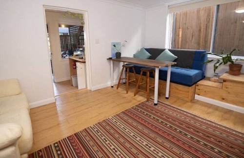 Freshwater Apartamento | Pet Friendly Studio Apart w/t Patio Garden