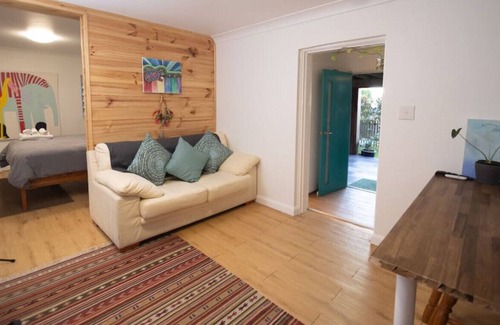 Freshwater Apartamento | Pet Friendly Studio Apart w/t Patio Garden