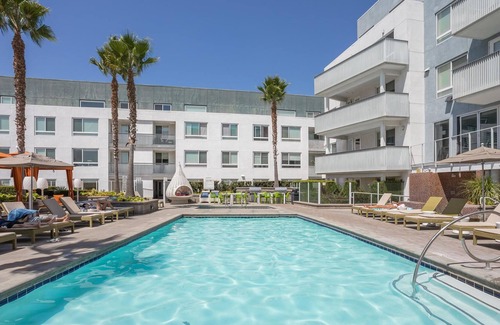 Downtown Apartamento | Pet Friendly Studio in Glendale + Parking