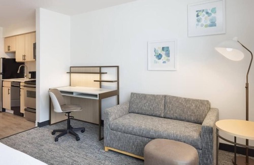Westshore Hotel | Pet-Friendly Studio with Full Kitchen Perfect for Extended Stays in Tampa