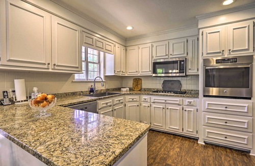 Huger Casa | Pet-Friendly Suburban Escape w/ Deck & Grill!
