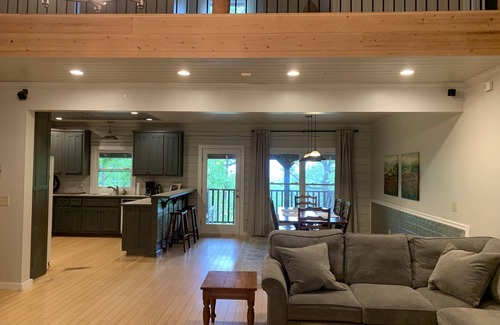 Dahlonega Casa | Pet-Friendly Suite in North Georgia Mountains with Kitchen, Dining & Living Room