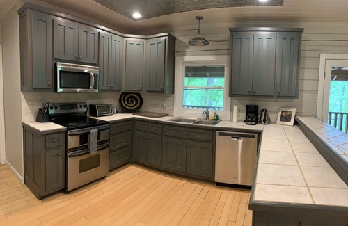 Dahlonega Casa | Pet-Friendly Suite in North Georgia Mountains with Kitchen, Dining & Living Room