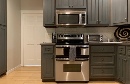 Dahlonega Casa | Pet-Friendly Suite in North Georgia Mountains with Kitchen, Dining & Living Room